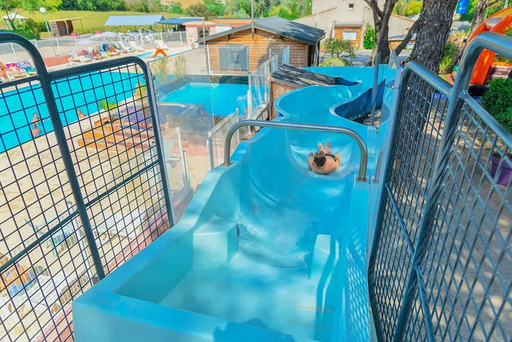 espace-aquatique-toboggans-camping-dans-le-luberon