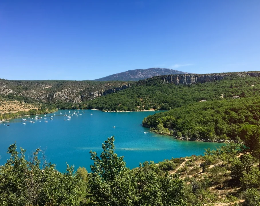 Lac de Sainte-Croix à l’entrée des gorges du Verdon